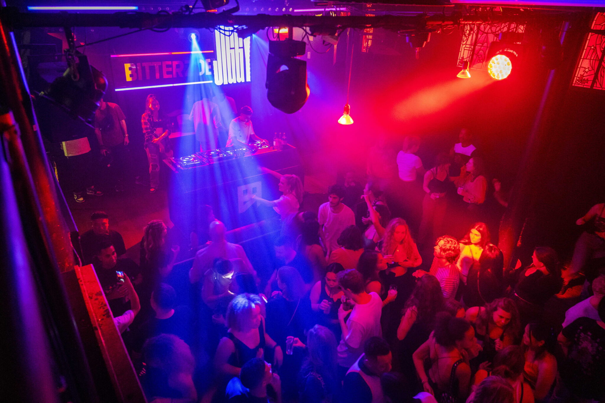 Πάφος: Προσωρινό "λουκέτο" σε κέντρα που λειτουργούσαν χωρίς άδεια μουσικής