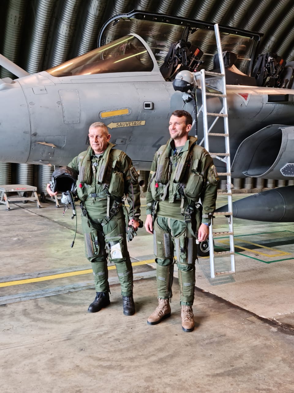 Πέταξε με Rafale στους γαλλικούς αιθέρες ο Αρχηγός του ΓΕΕΘΑ (ΦΩΤΟ)