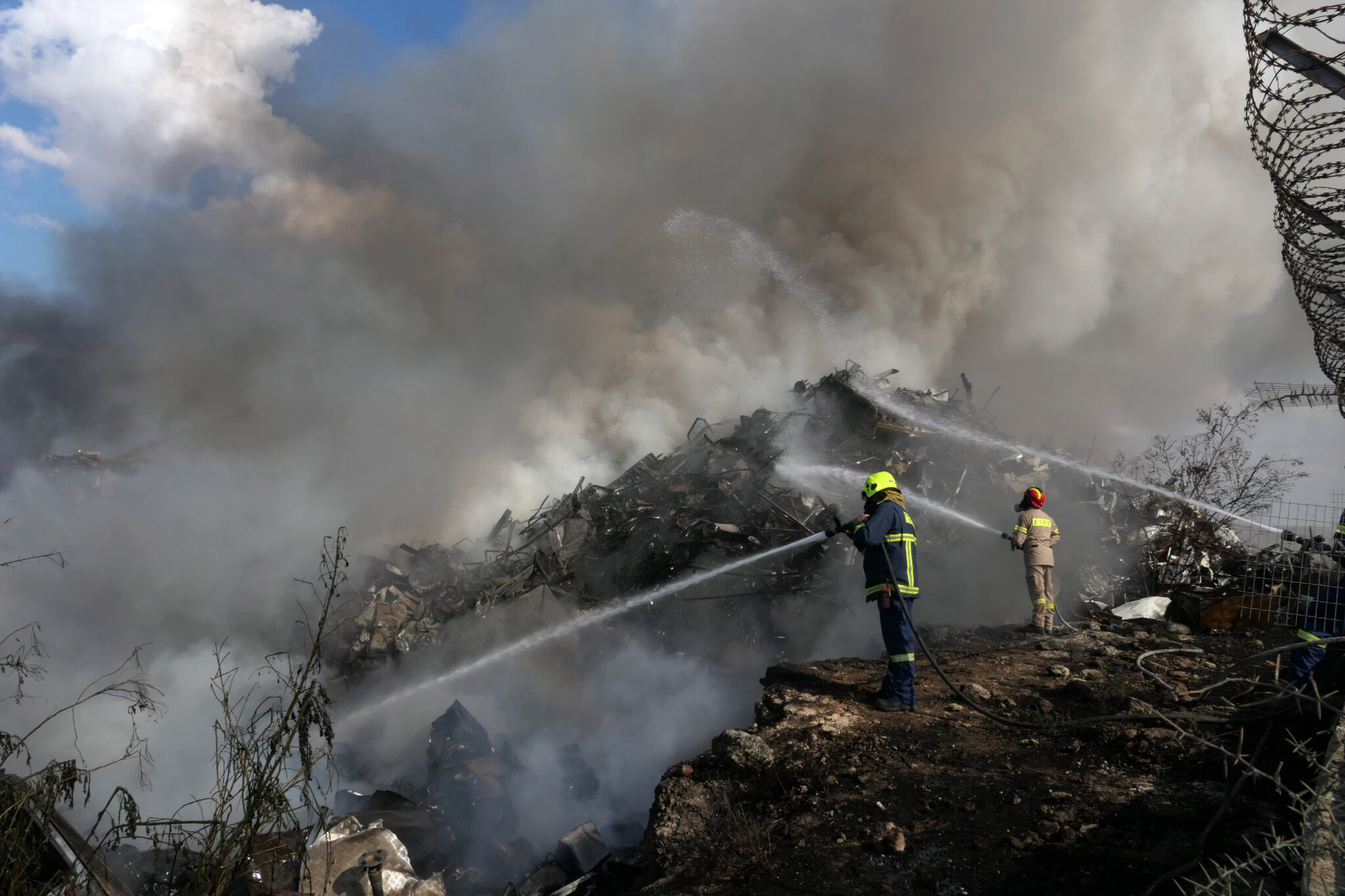 Ατύχημα η μεγάλη πυρκαγιά στο Γέρι: Ανεφλέγη βενζίνη από παλιό αυτοκίνητο