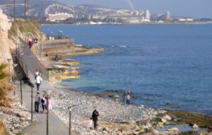 Μετά το "όχι" του Υπουργικού κλείνουν τον παραλιακό πεζόδρομο Αγ. Τύχωνα