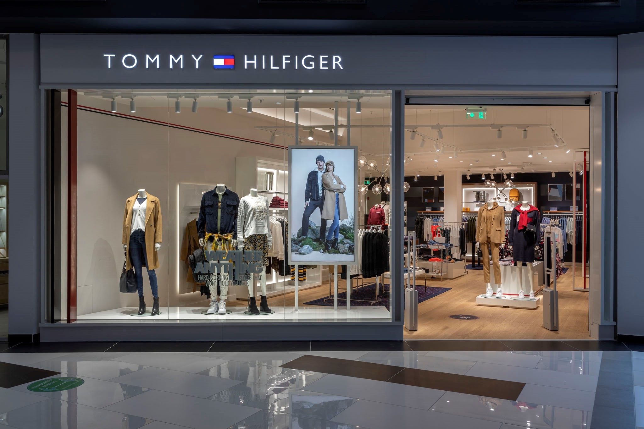 ΤΟ METROPOLIS MALL ΥΠΟΔΕΧΕΤΑΙ ΤΟ ΠΡΩΤΟ ΚΑΤΑΣΤΗΜΑ TOMMY HILFIGER ΣΤΗ ΛΑΡΝΑΚΑ
