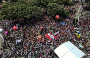 Βγήκαν στους δρόμους και ζήτησαν την αποπομπή του Προέδρου Μπολσονάρου