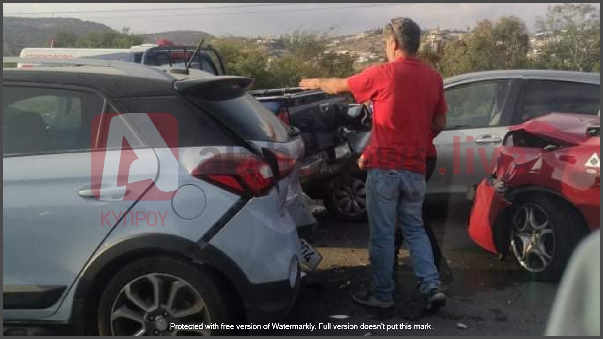 ΦΩΤΟ:Καραμπόλα 10 οχημάτων στον αυτοκινητόδρομο, τρείς τραυματίες στο νοσοκομείο