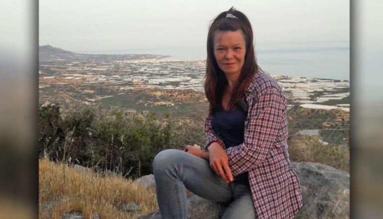 Άγρια δολοφονία στην Ιεράπετρα: Με οκτώ μαχαιριές σκότωσε τη 48χρονη σύζυγό του