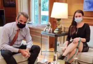 BINTEO: Η συνάντηση Μητσοτάκη με την Άννα, τη "φωνή" των τυφλών