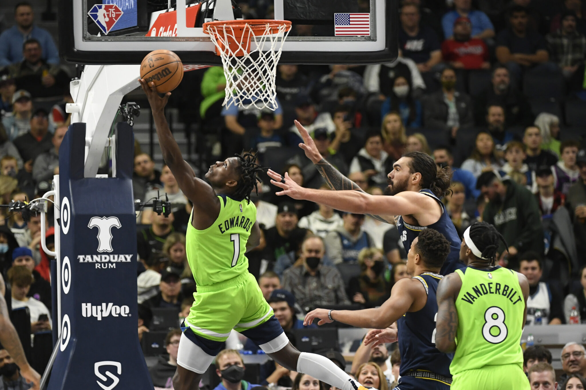 Η απίθανη… πτήση του Έντουαρντς με το ένα χέρι (ΒΙΝΤΕΟ)