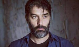 Μπισμπίκης: "Ήμουν άφραγκος,με μάζευαν ιερόδουλες και τρανς και με φρόντιζαν"