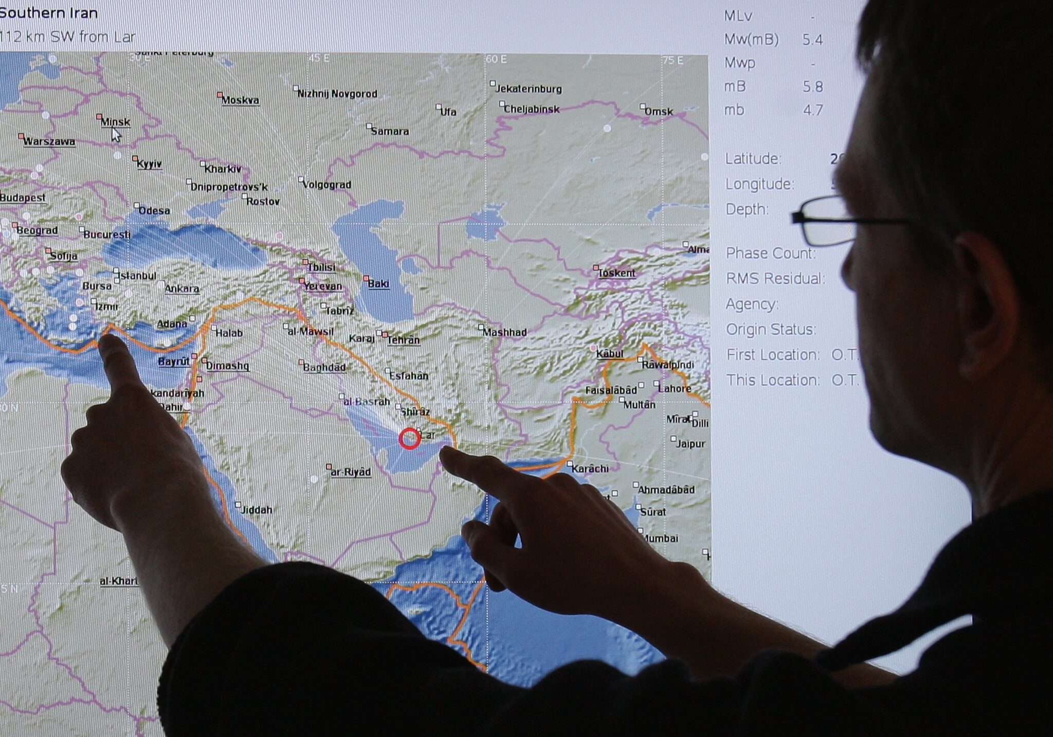 Σκληρές εικόνες: Τουλάχιστον ένας νεκρός από τους σεισμούς που έπληξαν το Ιράν