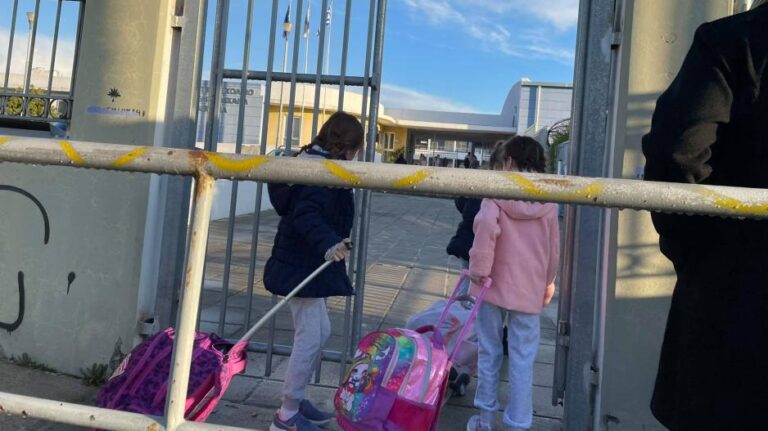 Στις τάξεις μόνο με safepass από τη Δευτέρα τα παιδιά των Δημοτικών σχολείων