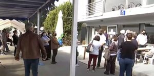 Εμπιστεύονται τους ειδικούς και πάνε για τρίτη δόση ενόψει μεγαλύτερου κύματος