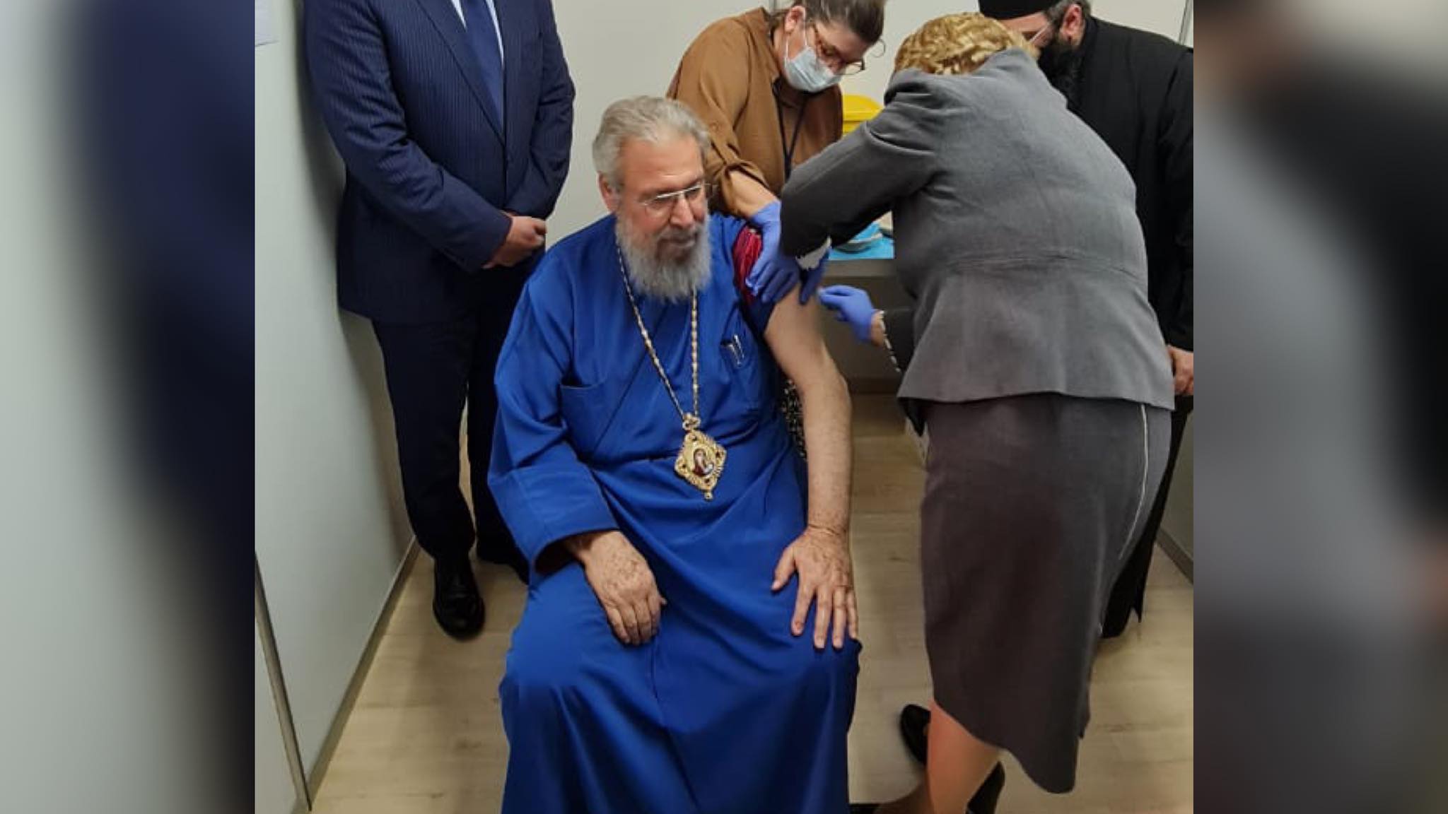 Εμβολιάστηκε "σεβόμενος τον εαυτό του" και καλεί τον κόσμο να πράξει το ίδιο