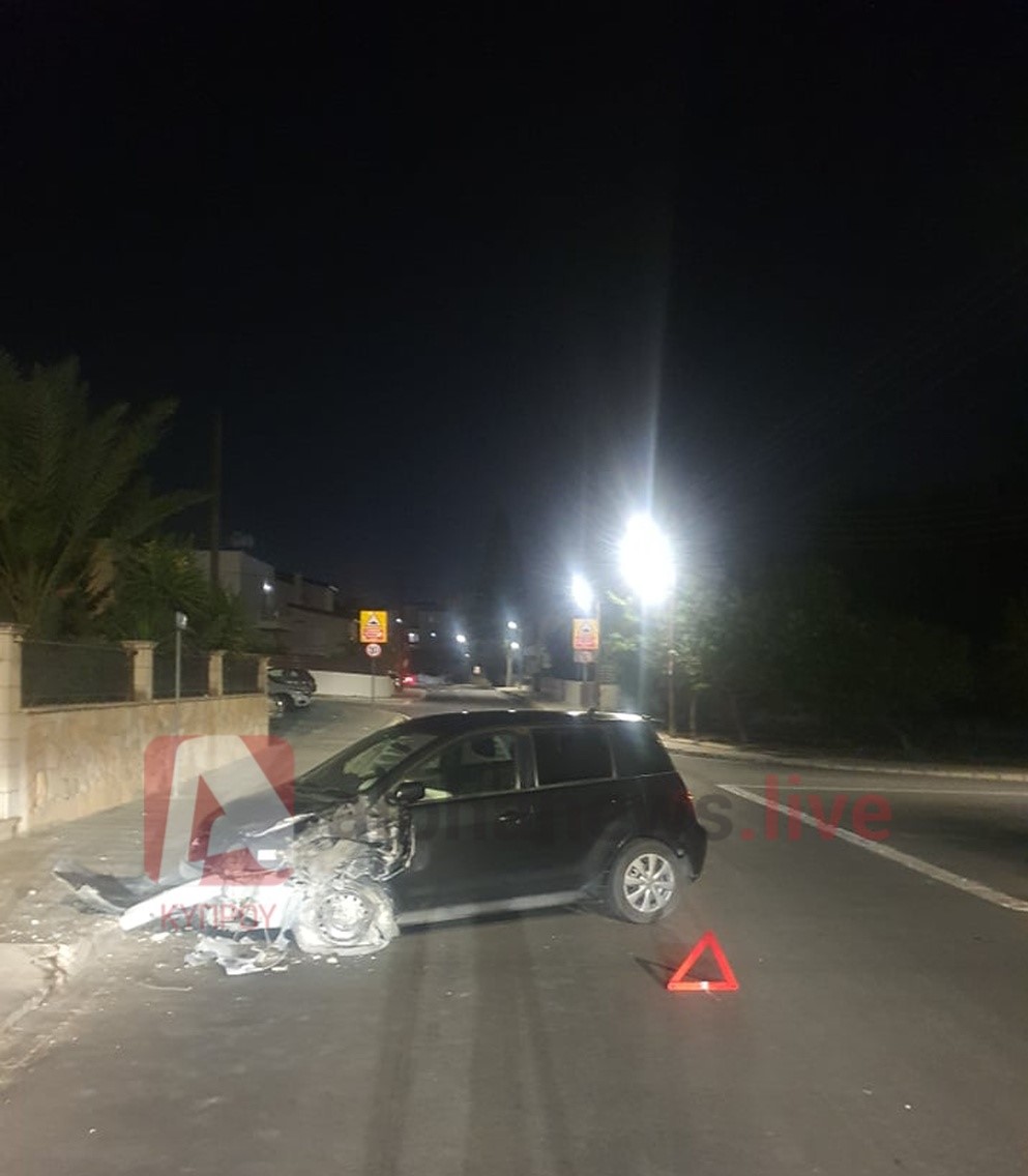 Οδηγός έχασε τον έλεγχο και προσέκρουσε σε περιτοίχισμα οικίας (ΦΩΤΟ)