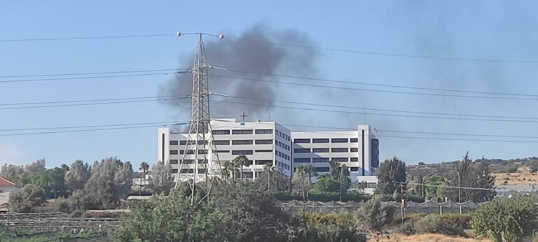 Φωτιά κοντά στο Γενικό Νοσοκομείο Λεμεσού (ΦΩΤΟ&ΒΙΝΤΕΟ)