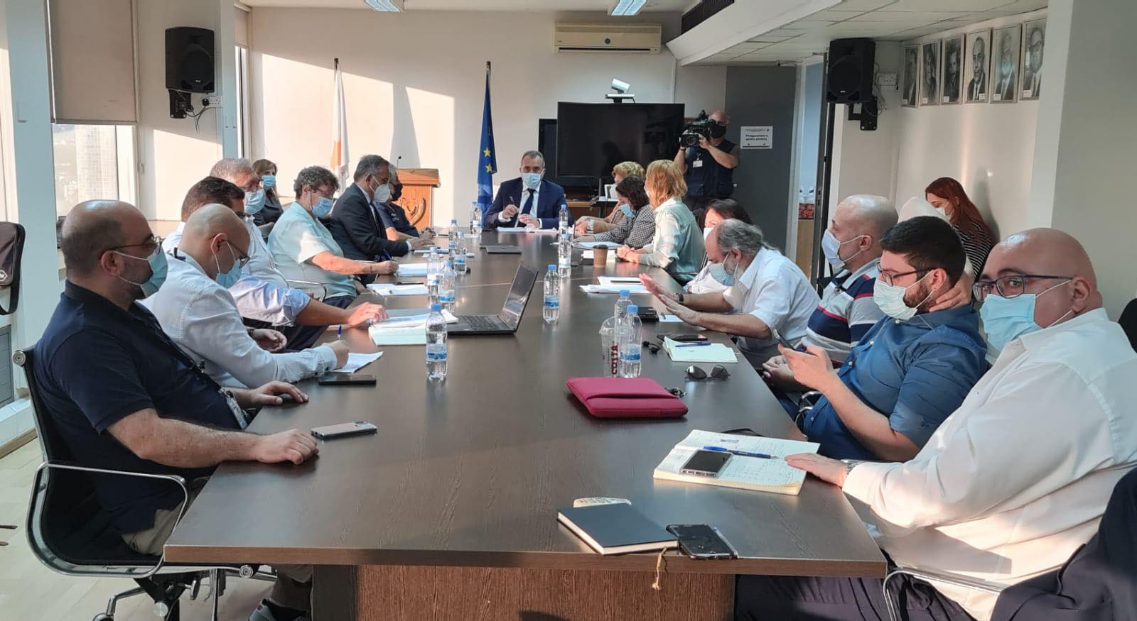 Προς το παρόν κανένα μέτρο: Τι συζήτησαν Χατζηπαντέλας και Επιδημιολόγοι