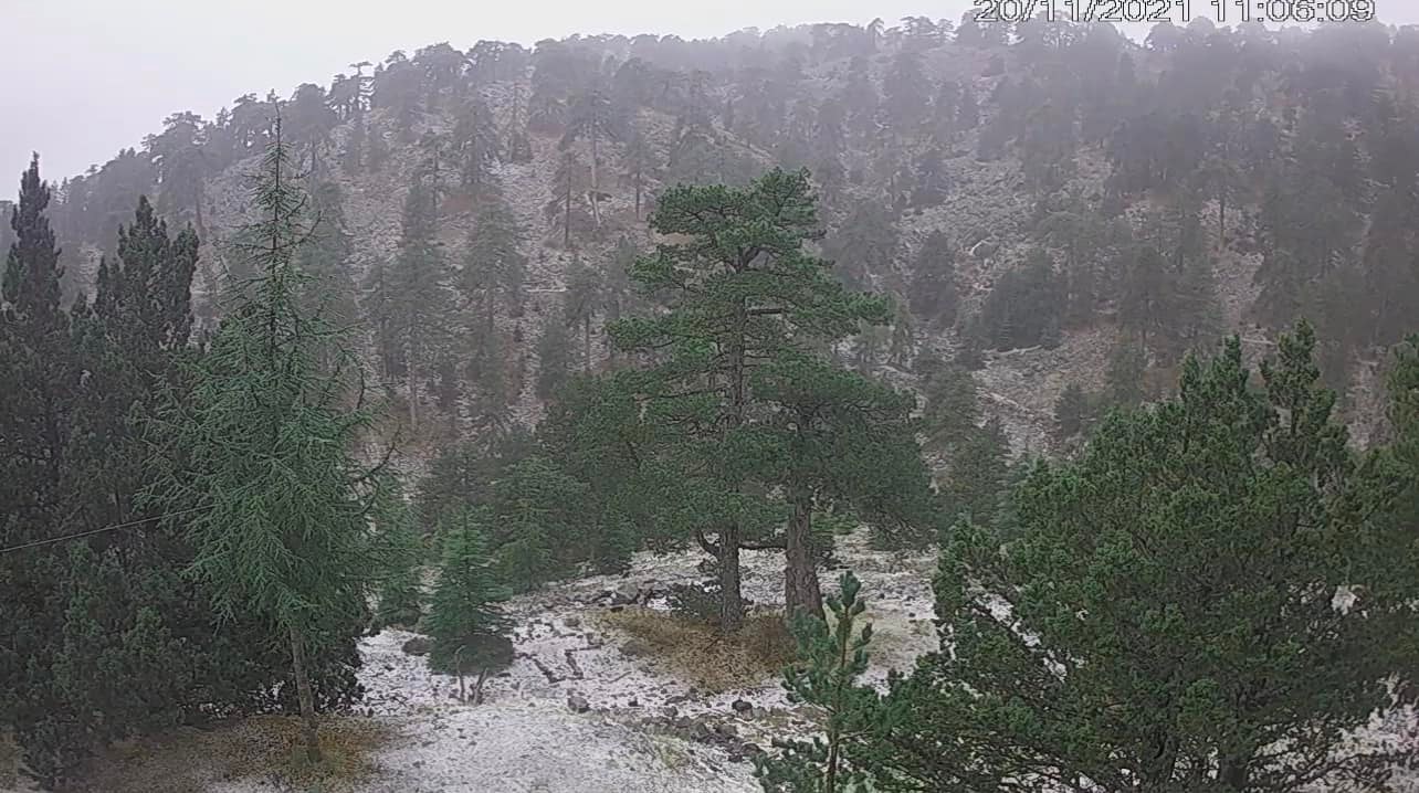 ΦΩΤΟ: Στα "λευκά" το Τρόοδος…λόγω έντονης χαλαζόπτωσης