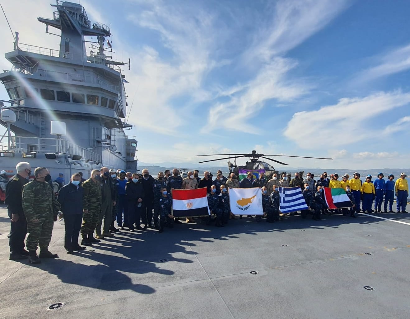 Δεκαέξι φωτογραφικά καρέ από την αεροναυτική άσκηση "Medusa 11"