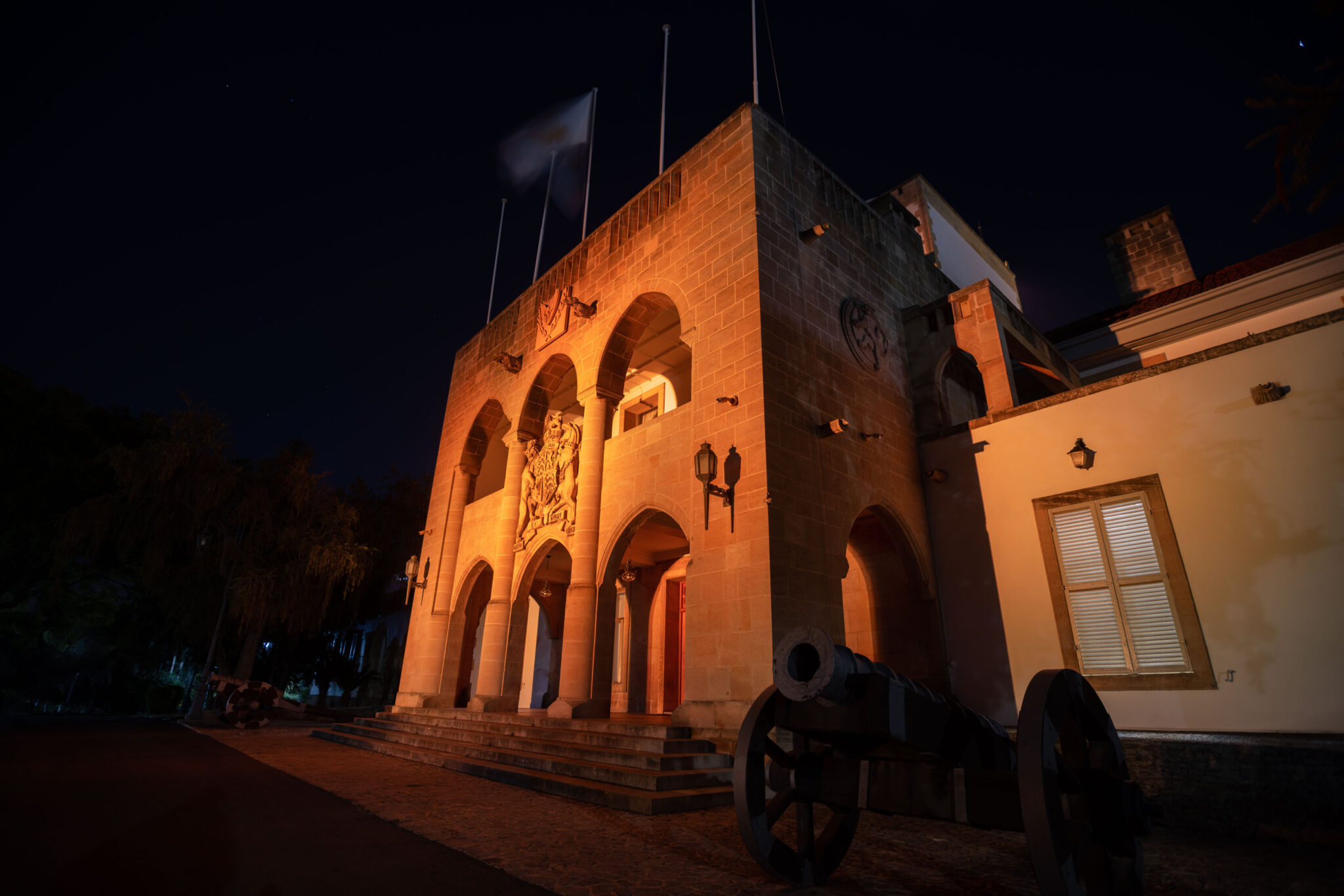 "Πορτοκαλί" το Προεδρικό Μέγαρο για την ημέρα εξάλειψης βίας κατά των γυναικών