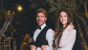 O Άκης Πετρετζίκης στις… πρώτες του δηλώσεις για τον γάμο και το παιδάκι του