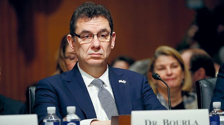 Κρίσιμο ρόλο στην αλλαγή πορείας της πανδημίας το χάπι Pfizer λέει ο Μπουρλά