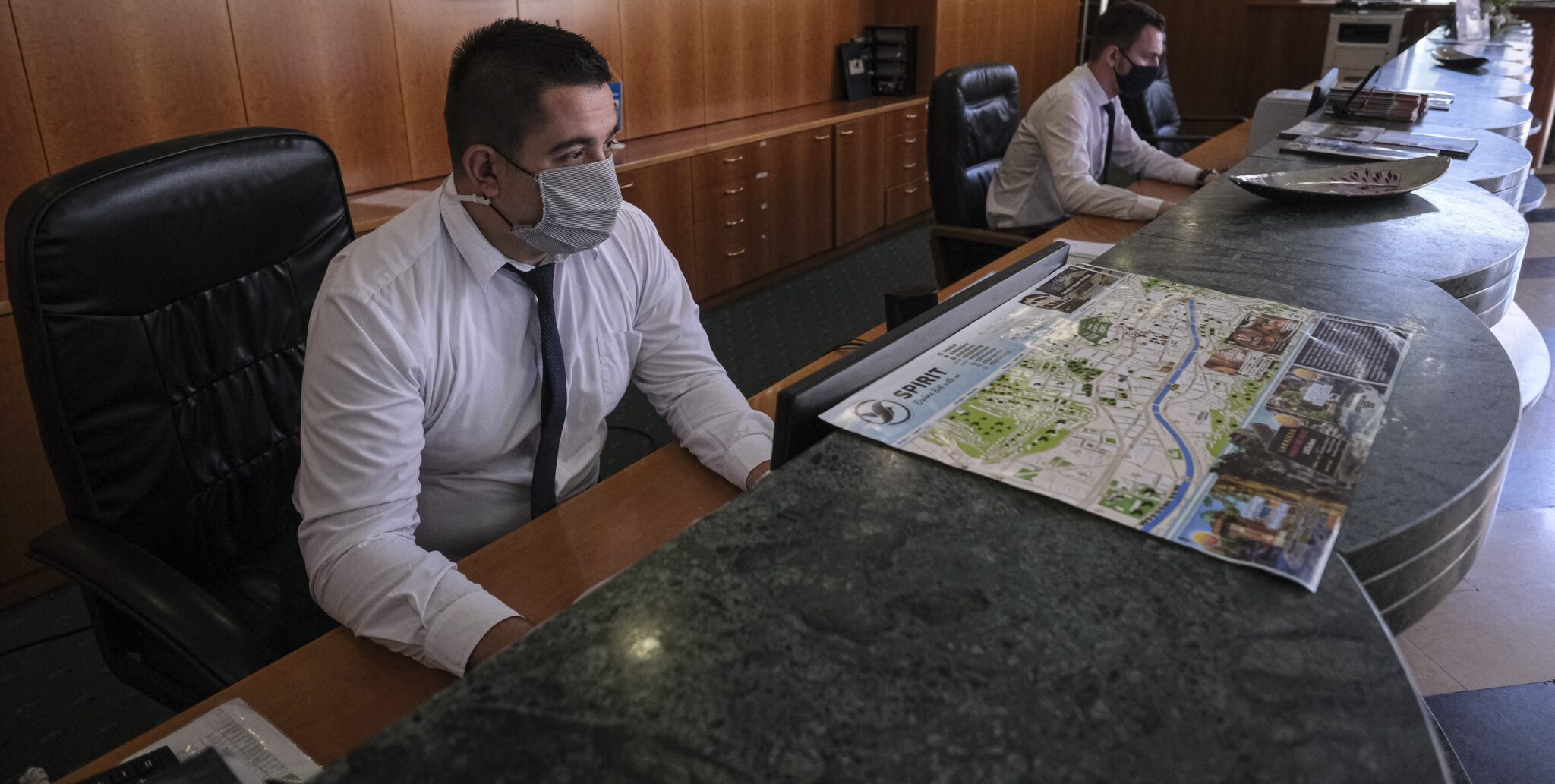 Ξενοδοχεία και εταιρικά πάρτι: Τι ισχύει για τους ανεμβολίαστους (ΒΙΝΤΕΟ)