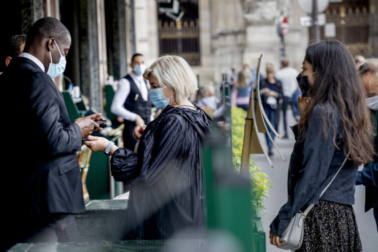 "Εισέβαλε" και στη Δανία η νέα μετάλλαξη