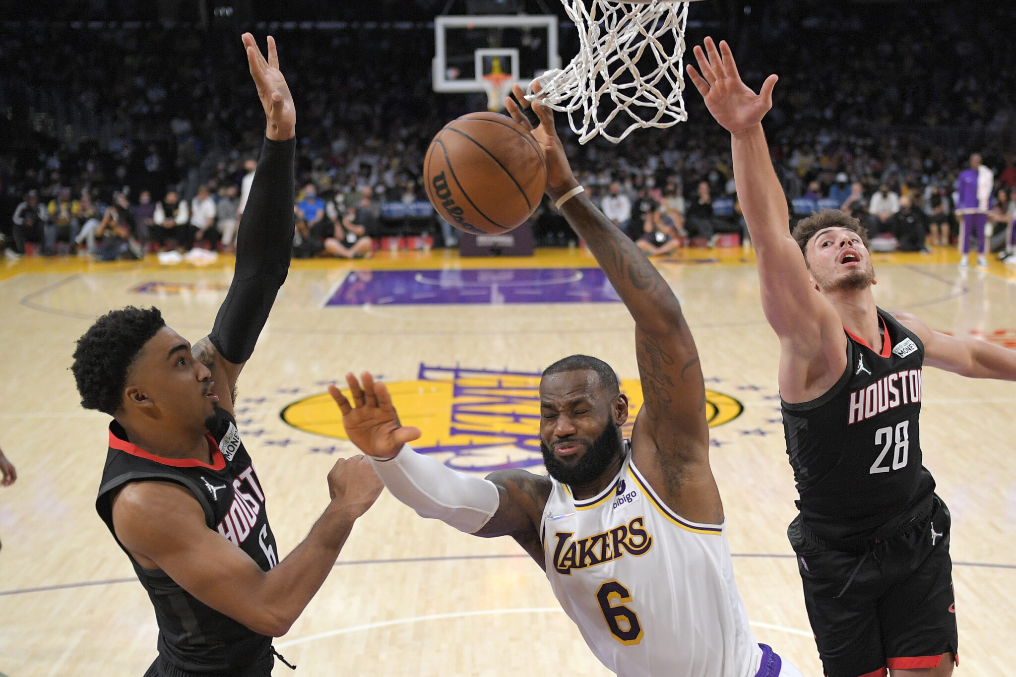 Η πιο… περίεργη φωτογραφία: Ο Λεμπρόν βλέπει τον εαυτό του