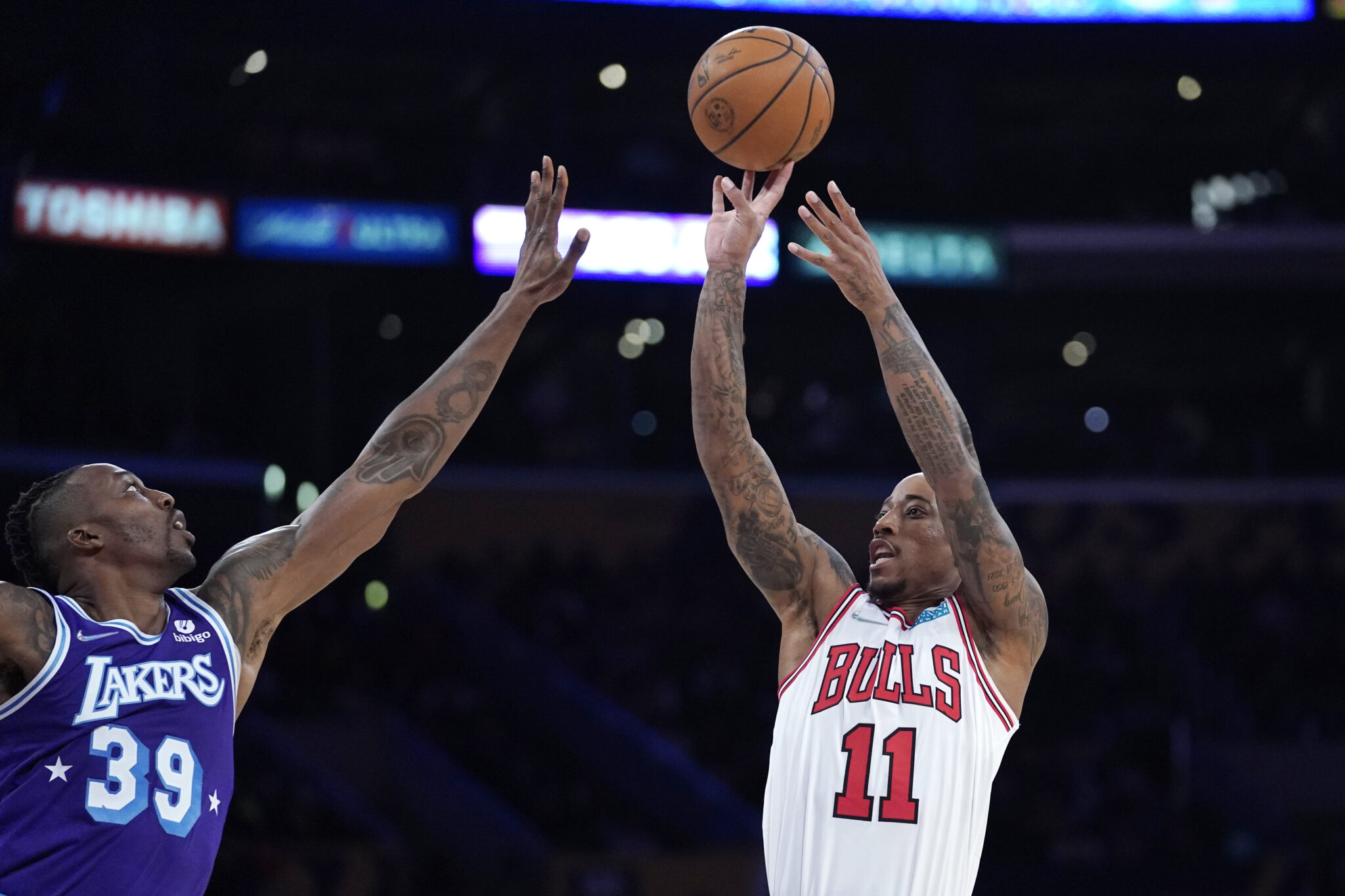 «Πάτησαν» τους Λέικερς στο LA οι φοβεροί Μπουλς