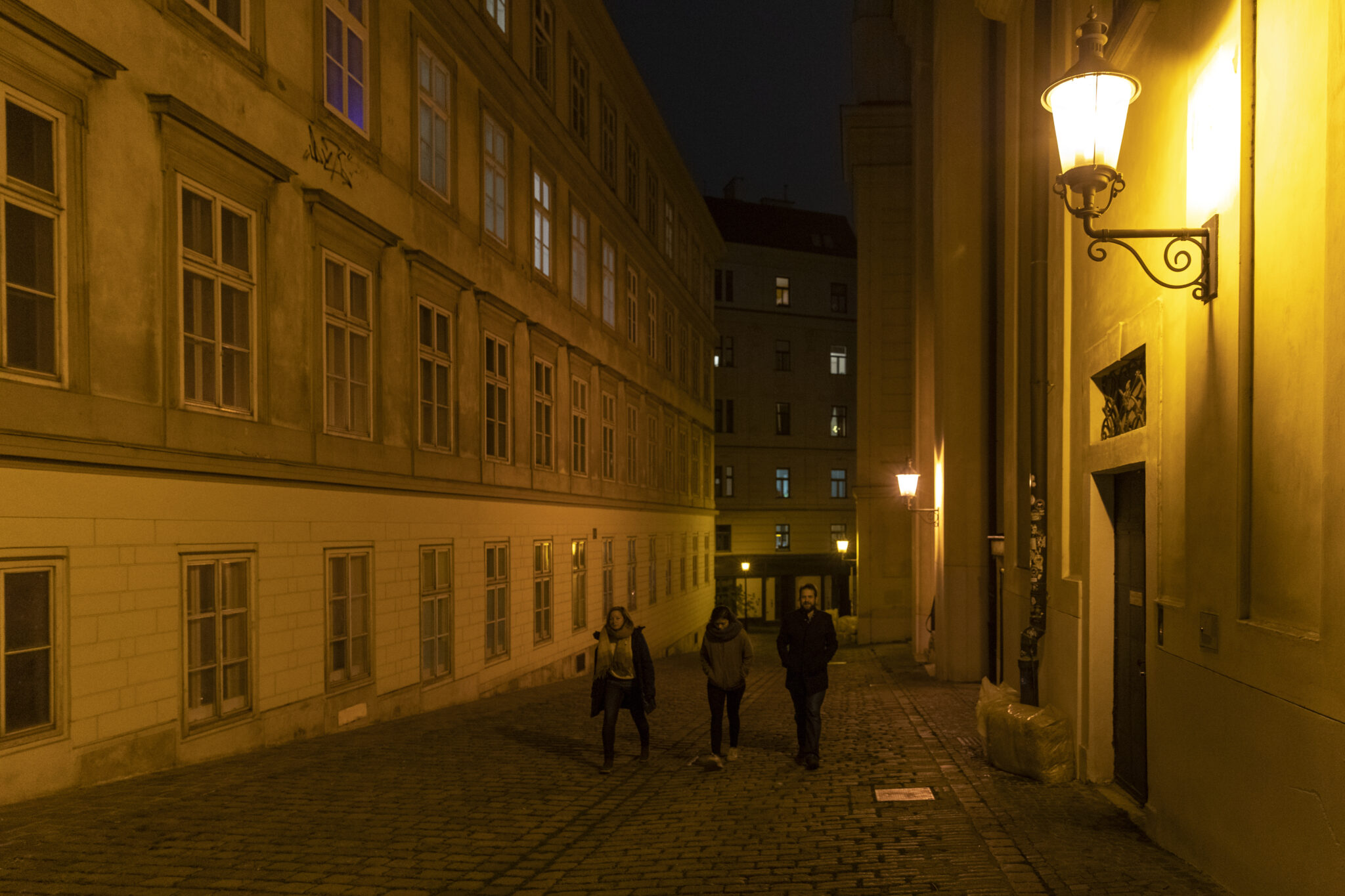 Κλείδωσε ξανά η Αυστρία: Βγαίνουν από το σπίτι τους μόνο για ψώνια ή γιατρό