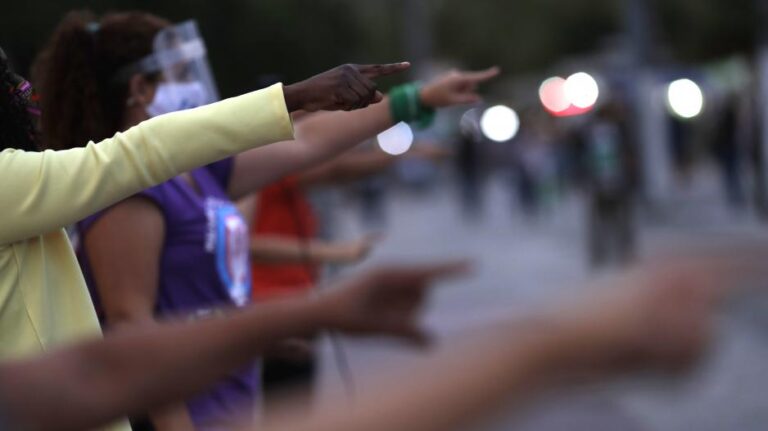 Αυξημένες φέτος κατά 30% οι καταγγελίες για βία κατά γυναικών