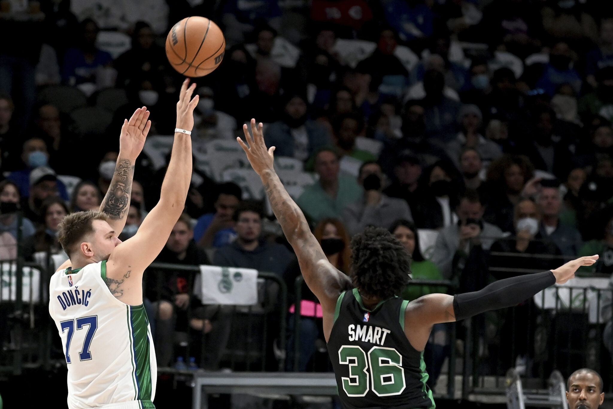 Μέγας Ντόντσιτς, «σκότωσε» τους Σέλτικς με τρίποντο στο τέλος