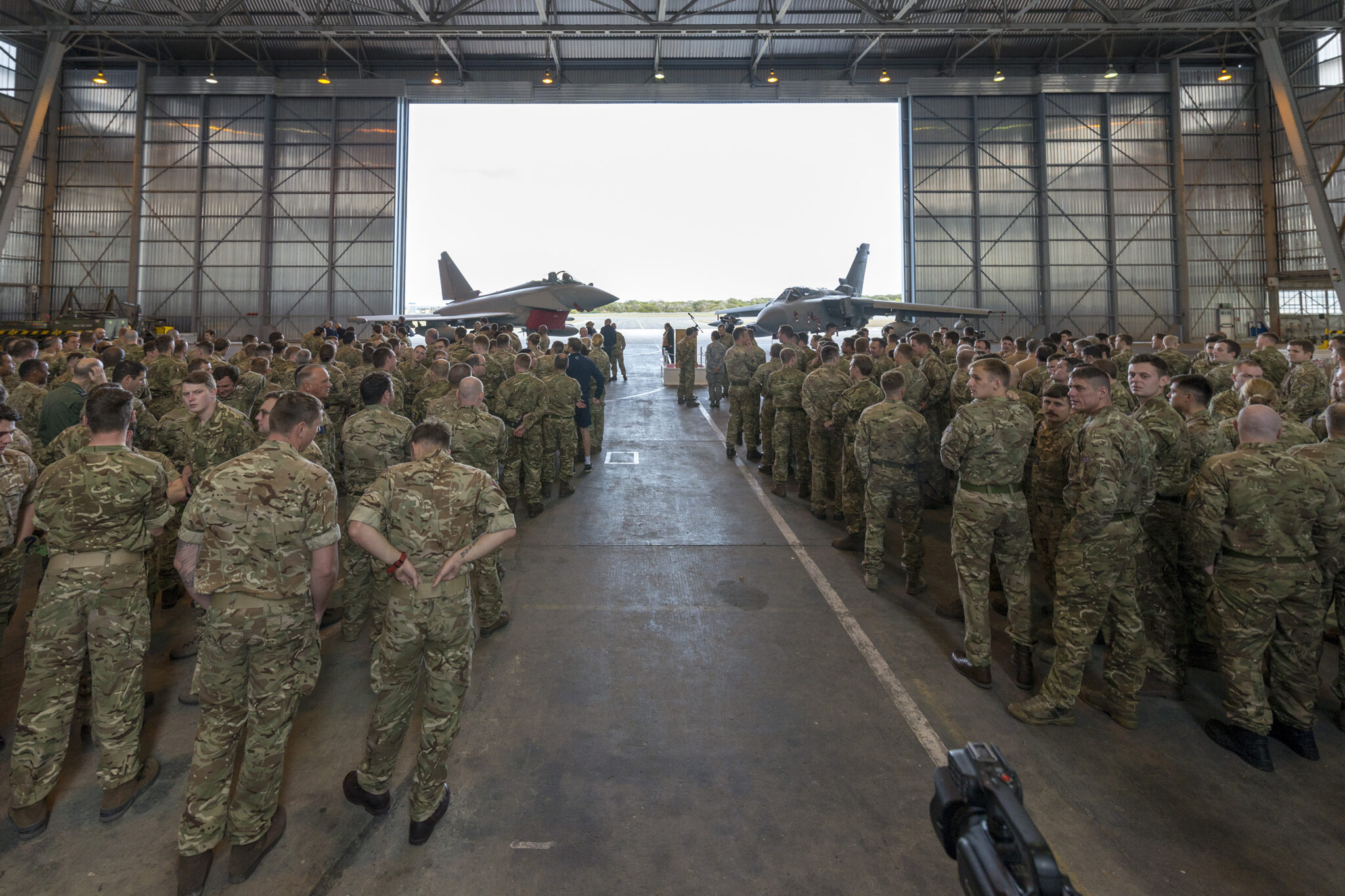 Βρετανικές Βάσεις: Τον έσυρε στις τουαλέτες και αποπειράθηκε να τον βιάσει