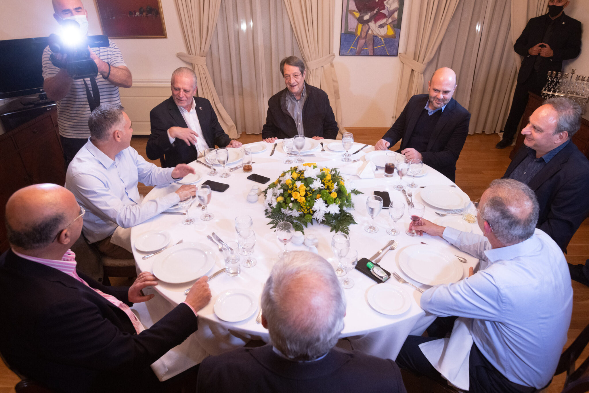 Ικανοποιημένος για την ατμόσφαιρα του δείπνου με τους Αρχηγούς ο Πρόεδρος