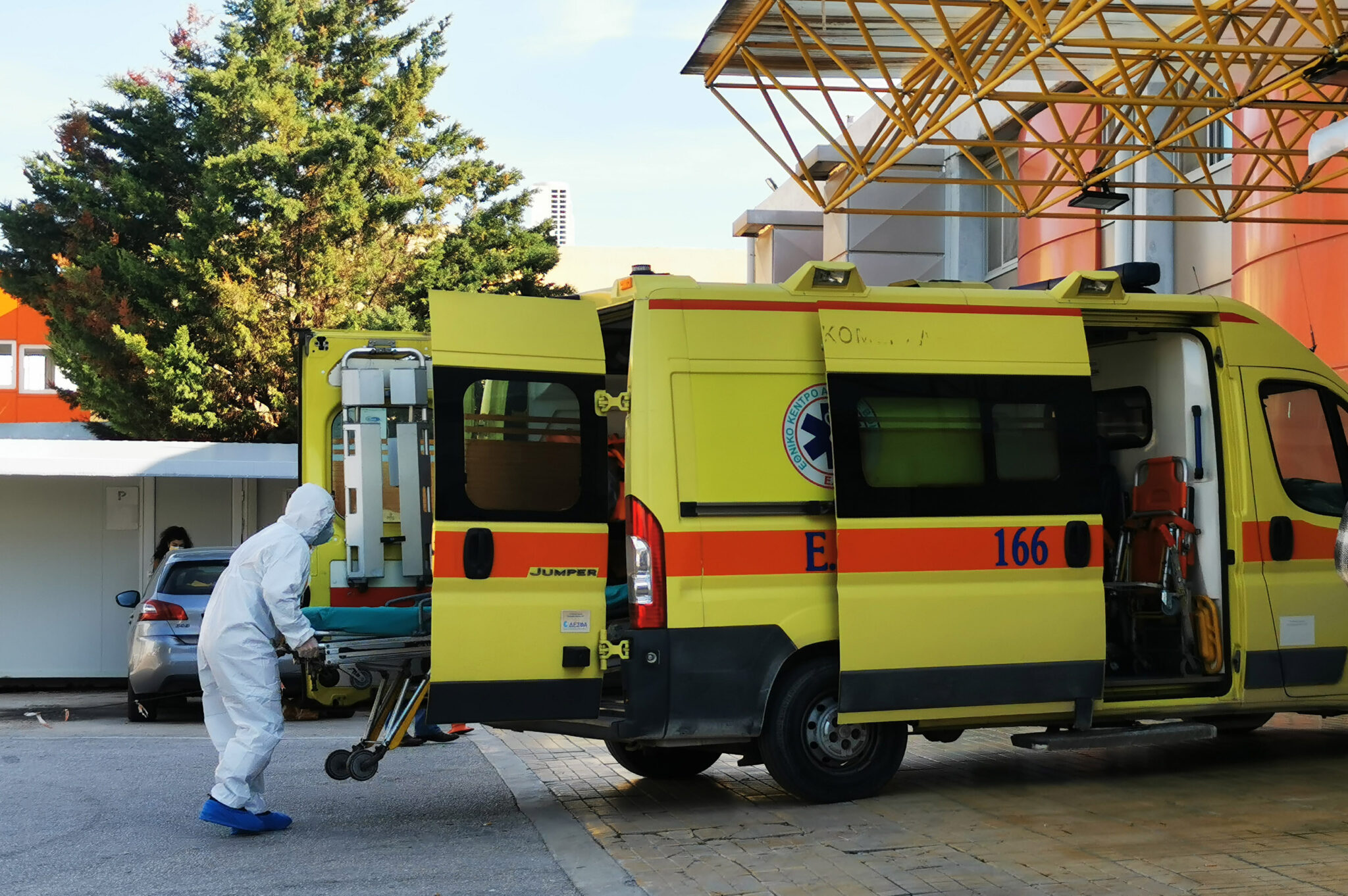 Ρεκόρ κρουσμάτων στην Ελλάδα: Πάνω από 5,000 νέα περιστατικά κορωνοϊού