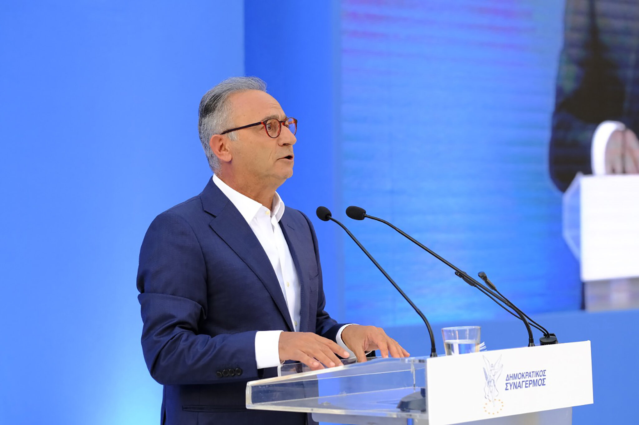 Το πήρε πάνω του ο Αβέρωφ για να λήξει η διαμάχη των πρώην Υπουργών για το ΓεΣΥ