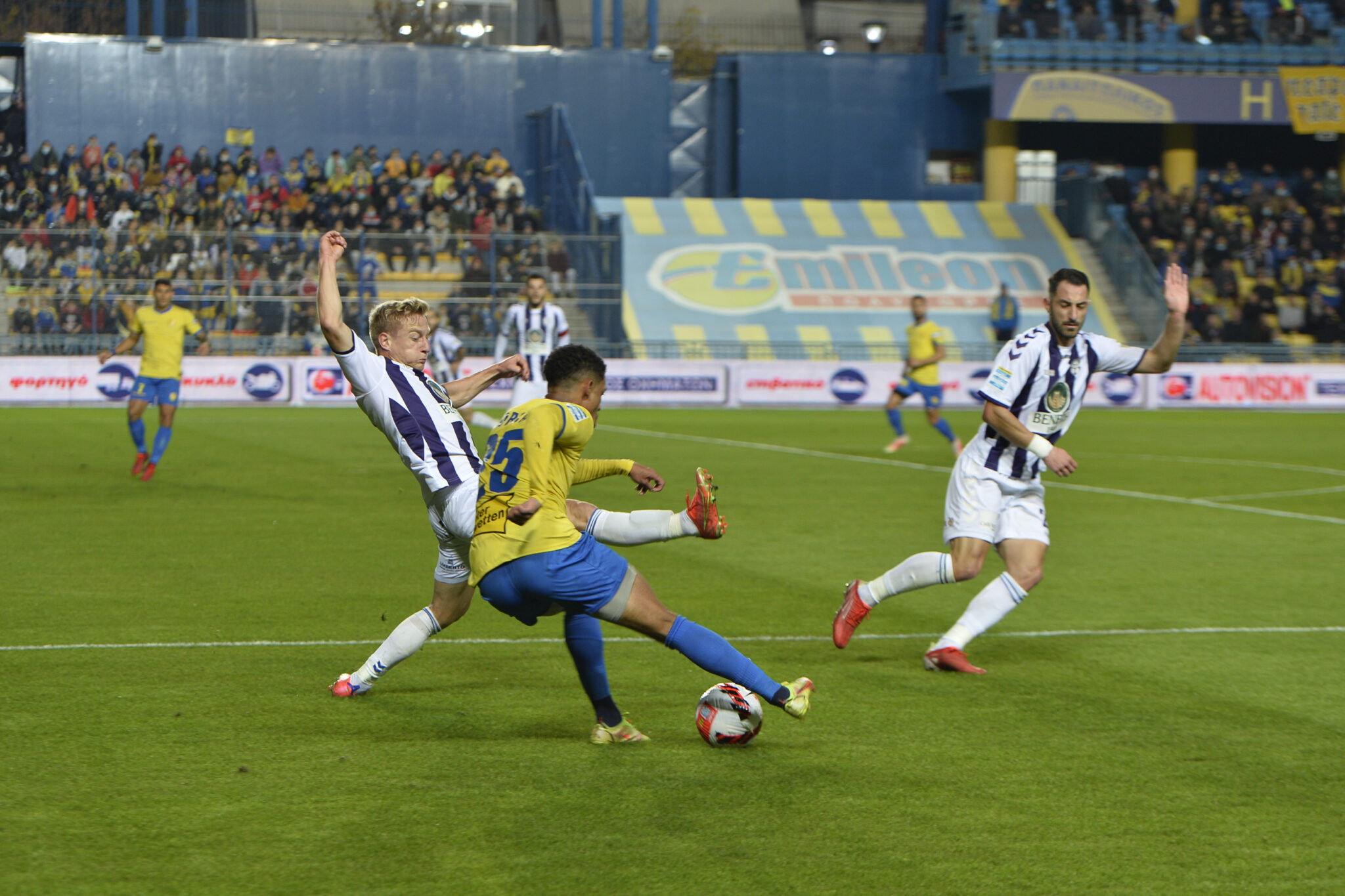 Νίκησε και προσπέρασε τον Απόλλωνα ο Παναιτωλικός