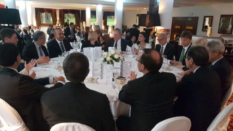 Διάλογοι "φωτιά" από το δείπνο στο Κραν Μοντανά (ΒΙΝΤΕΟ)