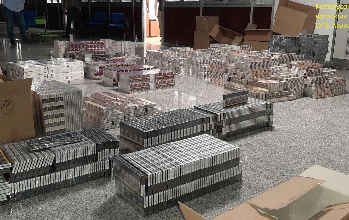 Χειροπέδες σε 54χρονο για χιλιάδες κούτες αδασμολόγητου καπνού (ΦΩΤΟ)