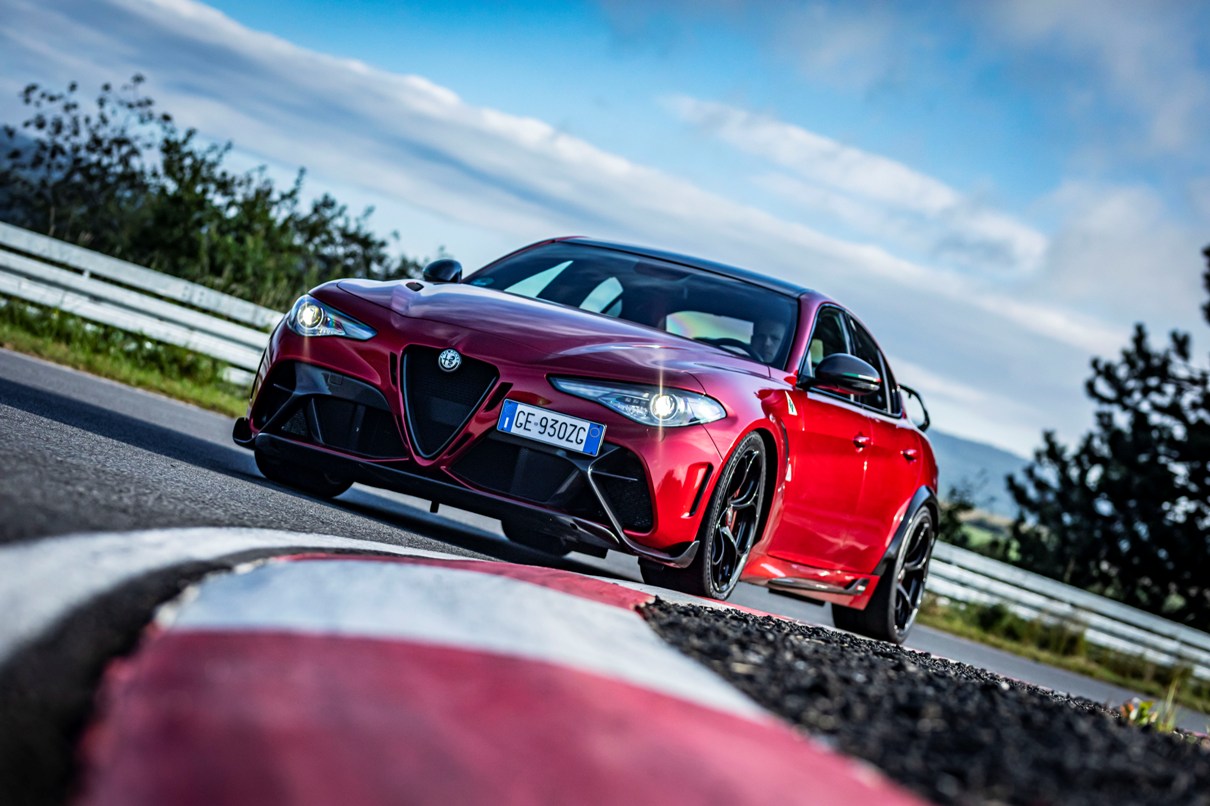 Σαρωτική η Alfa Romeo Giulia μέσα στη Γερμανία