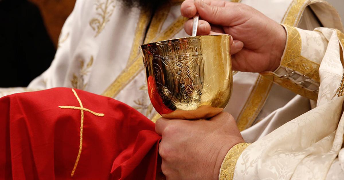 Ιερέας ήταν θετικός στον κορωνοϊό και κοινωνούσε πιστούς