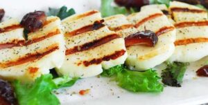 Στα ψυγεία χιλιάδες τόνοι χαλλουμιού που παρασκευάστηκαν πριν το ΠΟΠ (ΒΙΝΤΕΟ)