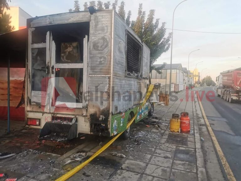 ΦΩΤΟ: Καντίνα προς την Ποταμιά παραδόθηκε τα ξημερώματα στις φλόγες