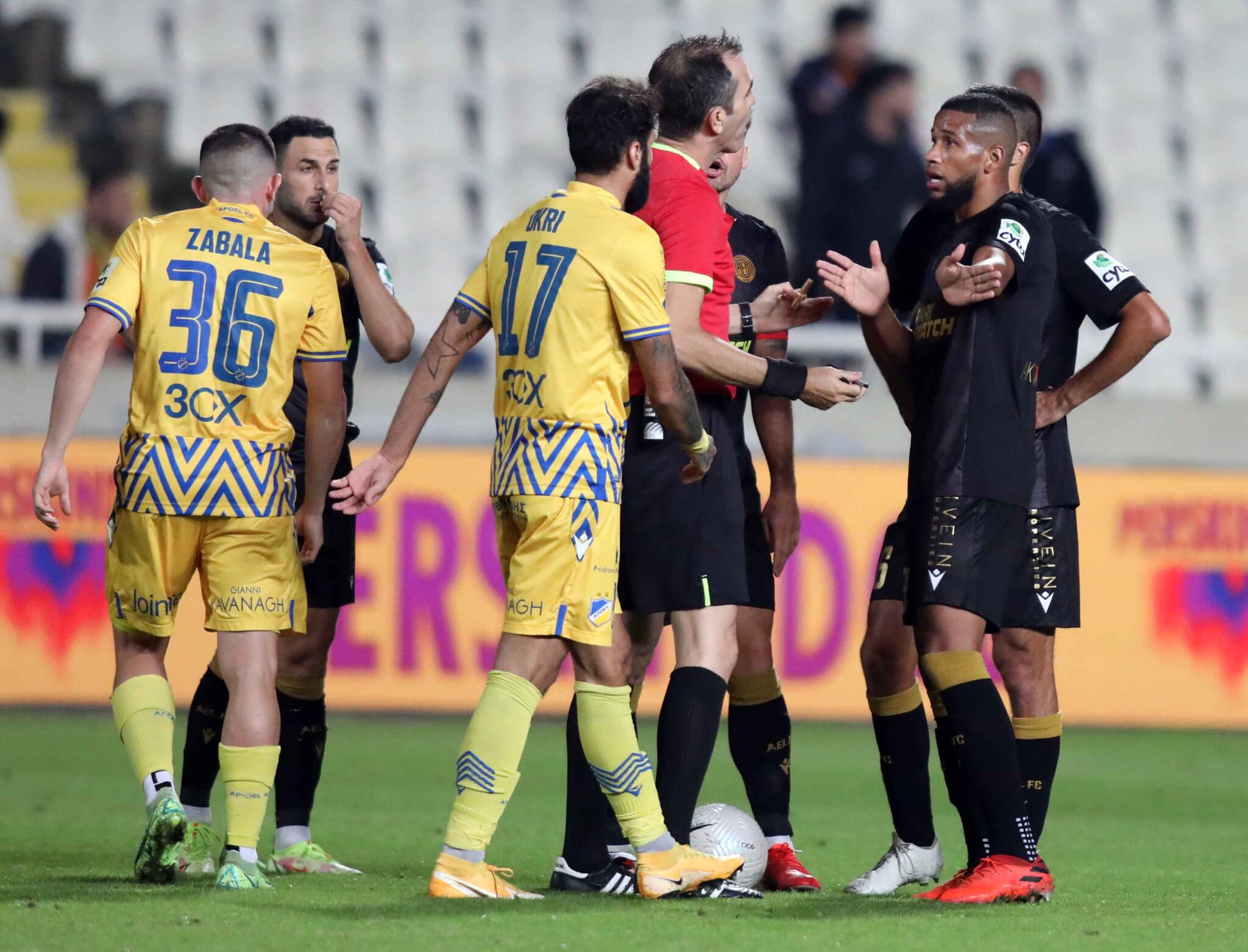 «Βράζουν» στην ΑΕΛ με τη διαιτησία: «Ο Δημητρίου στιγμάτισε το ποδόσφαιρο απόψε»