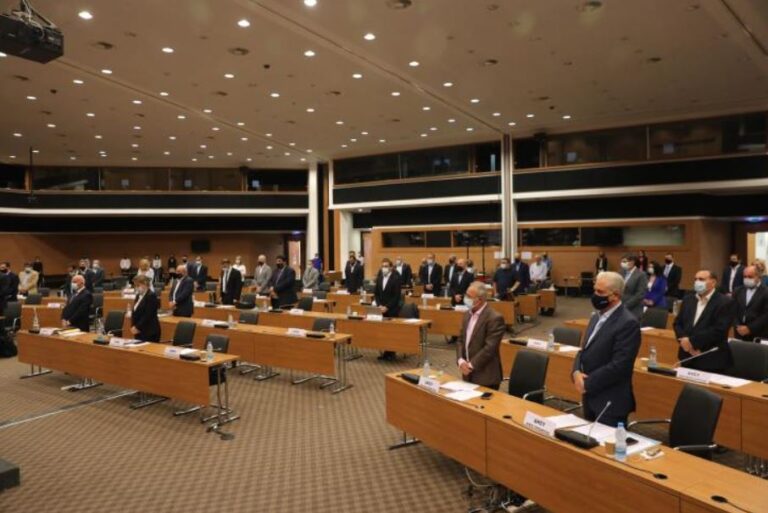 Μεταρρύθμιση ΤΑ: Απαντήσεις για έσοδα από άδειες κυκλοφορίας ζητά η Ένωση Δήμων