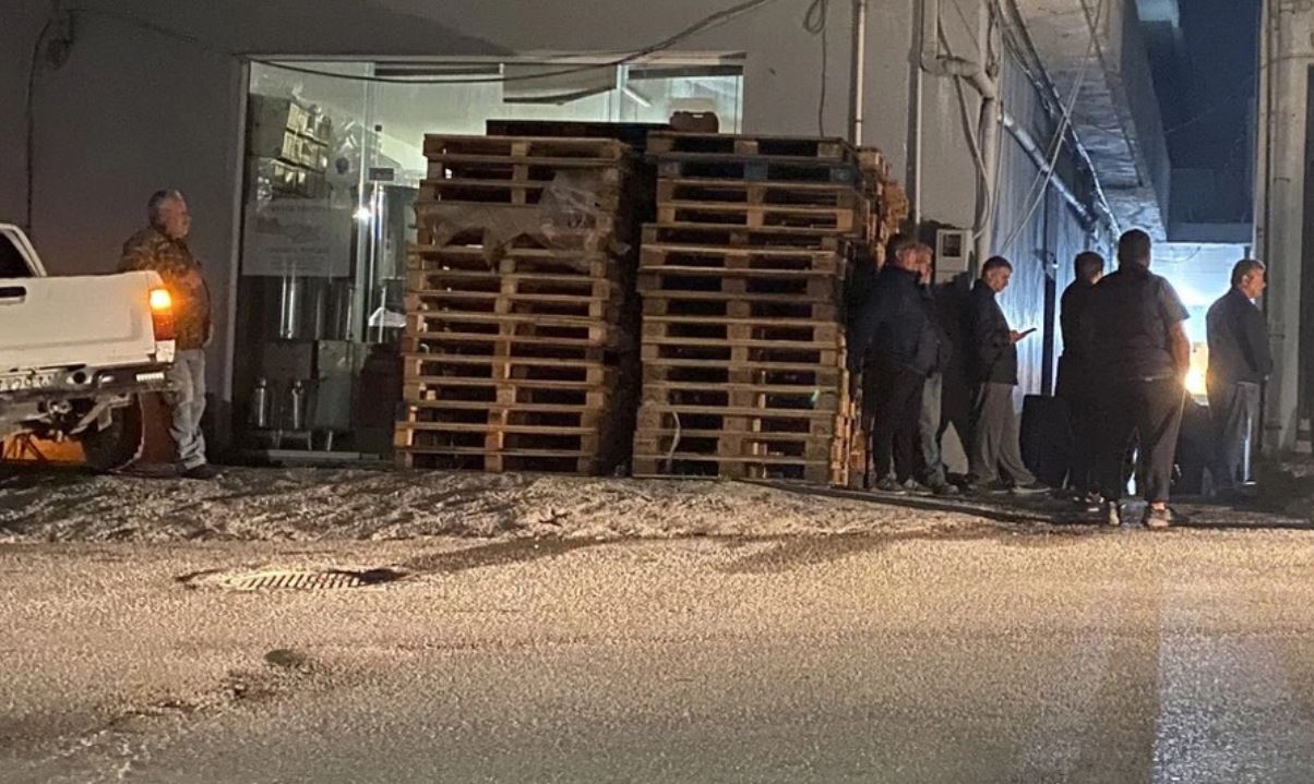 Τραγωδία στην Κρήτη: Βρήκε νεκρούς στη δεξαμενή τον γιο και τον αδερφό του