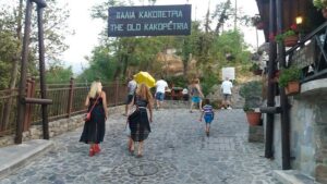 Έπειτα από δύο χρόνια διακοπής, ξανάρχισαν οι μαθητικές εκδρομές στην Κακοπετριά