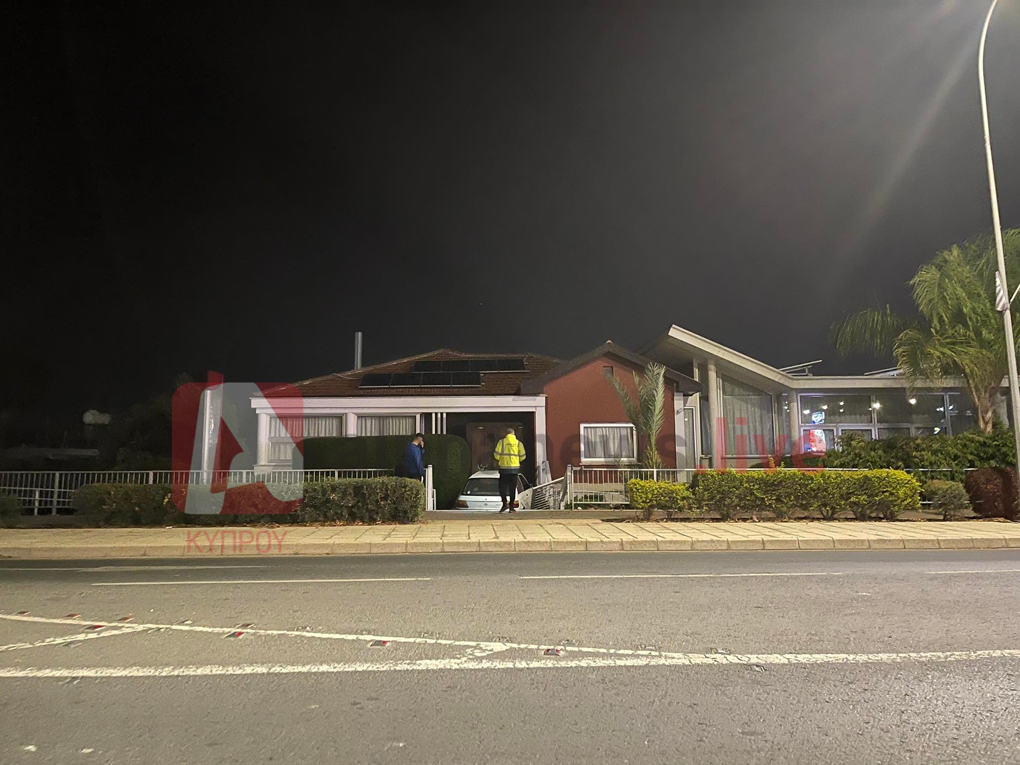 ΦΩΤΟ: Οδηγός έχασε τον έλεγχο του οχήματος του και «μπούκαρε» σε οικία