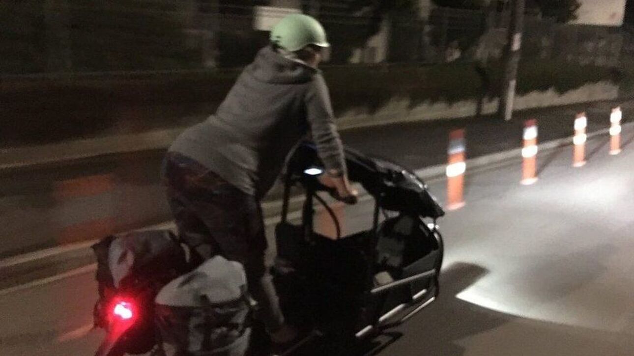 Ετοιμόγεννη βουλευτής πήγε στο μαιευτήριο με το ποδήλατο (ΦΩΤΟ)