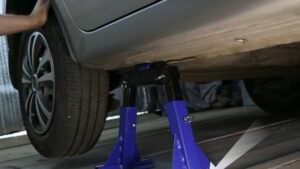 Τον έπιασαν να επιδιορθώνει το όχημα που παρέσυρε στο θάνατο την 60χρονη