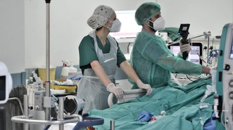 ΕΔΕ για τον θάνατο της 14χρονης από επιπλοκές Covid στο Νοσοκομείο Λαμίας