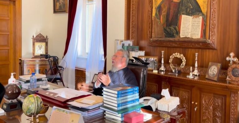 ΒΙΝΤΕΟ: Ο Αρχιεπίσκοπος Χρυσόστομος τραγουδά τη "Βρύση των Πεγειώτισσων"